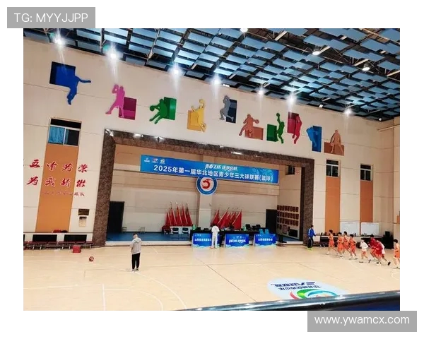 篮球燃梦青春赛场激情碰撞展现团队力量与不屈精神