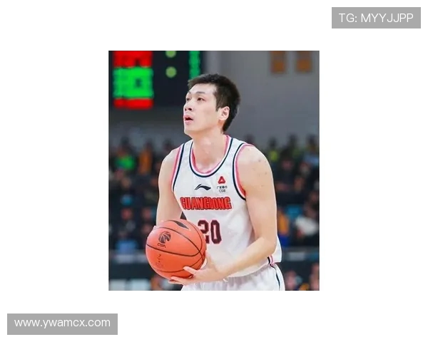 任骏飞领衔广东队奋战CBA季后赛展现全能球技与团队精神